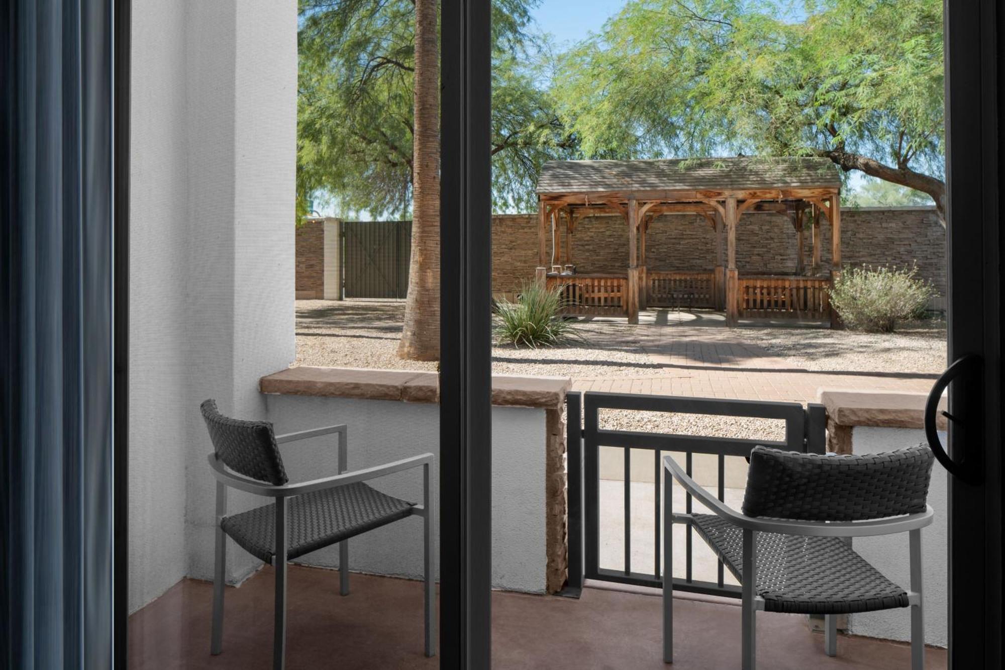 Courtyard By Marriott Phoenix West/Avondale Exterior photo