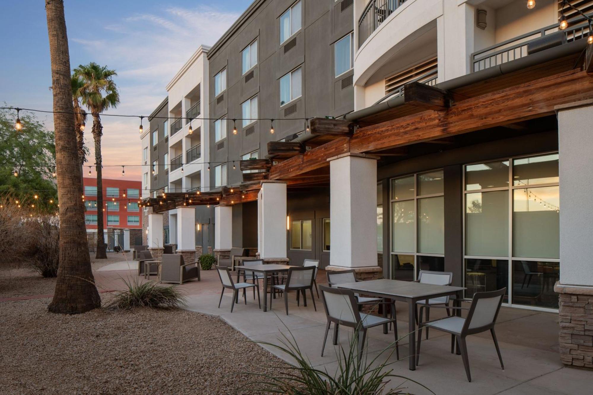 Courtyard By Marriott Phoenix West/Avondale Exterior photo